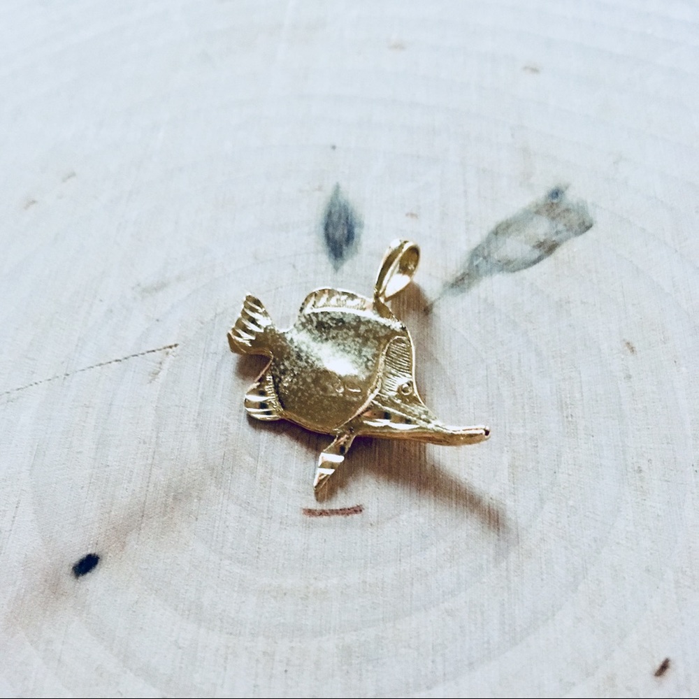 f i s h • Pendant